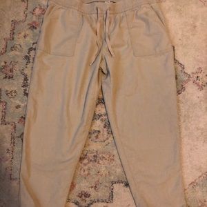 Old Navy linen capri pants – size large-great condition